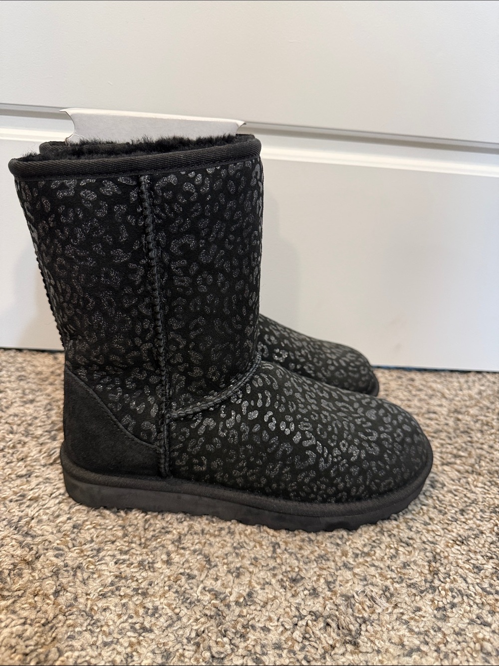 NEW UGG Uggs CLASSIC SHORT SNOW LEOPARD Black Suede Boots 7 - Picture 4 of 9
